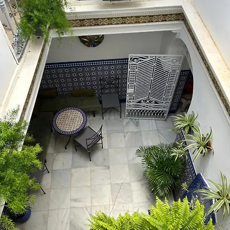 Un Patio En La Alameda Seville
