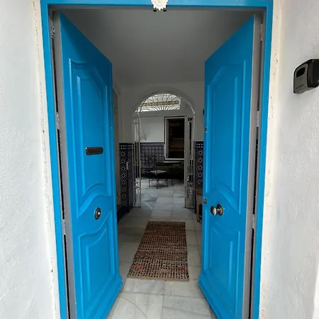 Un Patio En La Alameda * Seville